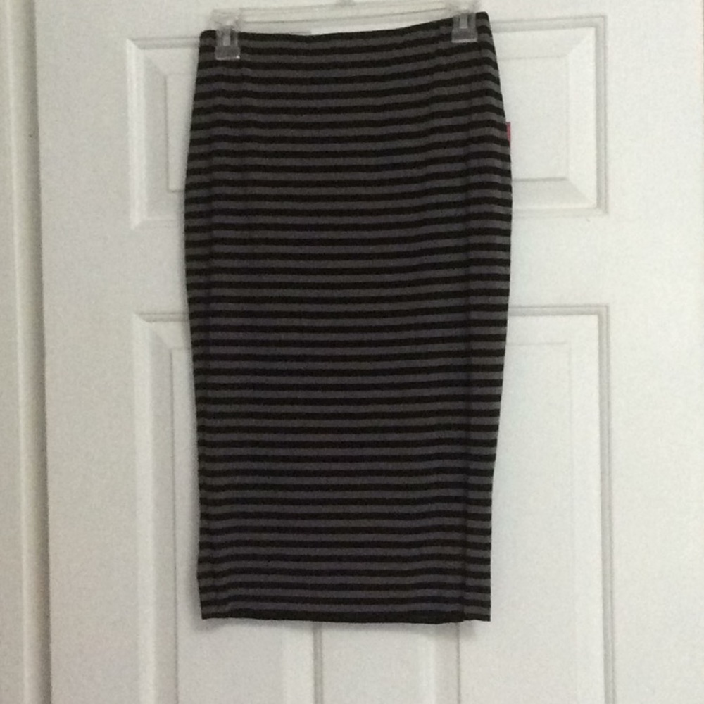 Closing closet 1/1/2020. All sales are final.